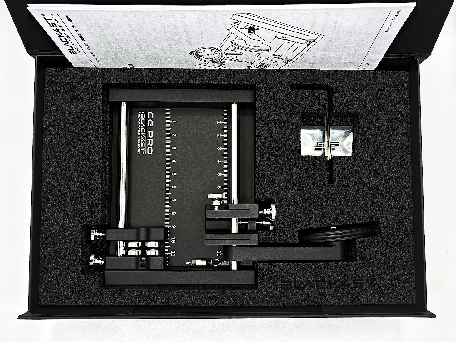 black4st® CG-PRO, Lieferumfang: Gerät in der Schaumeinlage der Schachtel, Innensechskantschlüssel, Beutel mit zwei Stiften und Bedienungsanleitung
