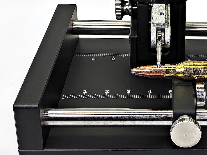 black4st® CG-PRO, Detail: massiver Seitenblock und Grundplatte im Profil